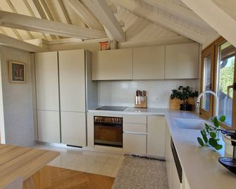 Breathtaking view of Lake Geneva and the mountains will definitely seduce you! - Crissier - Cocina