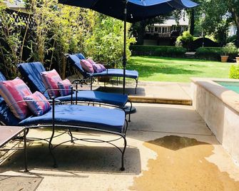 Downtown St. Helena retreat with pool, bocce ball and privacy. Permit #PL23-019 - Saint Helena - Patio