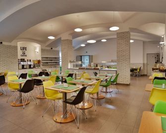 Adeba Hotel - פראג - מסעדה