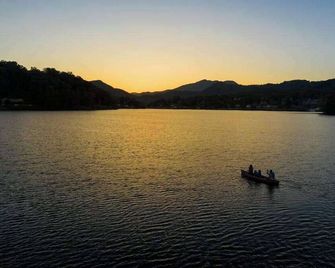 Hood Upper - Lake Junaluska