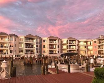 Sunset Bay Villas 'Another Day in Paradise' Amazing Water Views & Sunsets - Chincoteague - Building