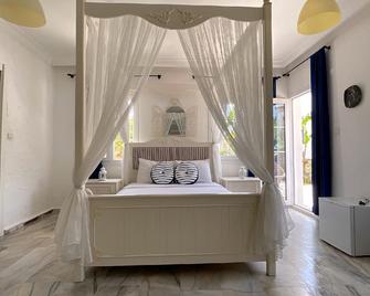 Temuçin Otel - อาเลอเจอติ