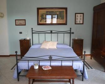 B&B La Casarella - Soiano del Lago - Schlafzimmer