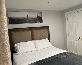Cozy townhome with WiFi and AC in lovely Laurel - Laurel - Bedroom