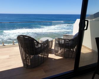 Ocean Front Motel - The Entrance - Balcone