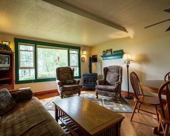 Croftville Road Cottages #2. On the Shore of Lake Superior. Cozy and Romantic. - Grand Marais - Huiskamer