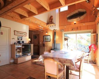 Chalet spacieux 3 avec parking et WiFi au Mont Dore - FR-1-608-106 - Le Mont-Dore - Salle à manger