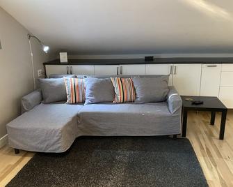 Modern Apt in So. Congress - Travis Heights - Austin - Living room