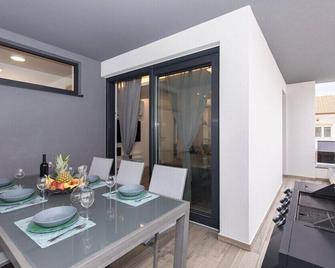 Luxart City Spa Gallery Residence Krk - Krk - Jadalnia