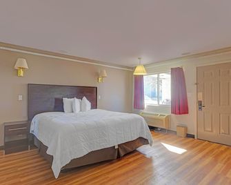 Travelers inn by OYO Wichita Falls - Wichita Falls - Bedroom