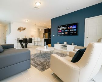 ~ Luxury, Resort Style, Brand - New Construction ~ - Kissimmee - Sala de estar