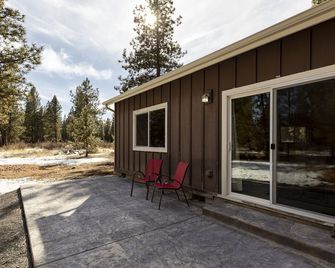 Spacious Western Home On 2 Acres In The Pines Close To Crater Lake - Chiloquin - Patio