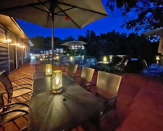 The Grand Tappattoo Resort, Ascend Hotel Collection - Seguin - Patio