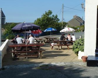 Harbour Hotel - Cemaes Bay - Patio