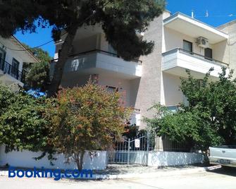 Aparthotel Iliahtides - Amárynthos - Edificio