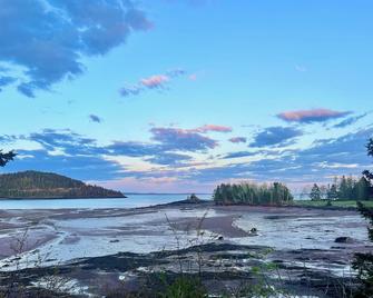 Oceanfront cottage with views of the Passamaquoddy Bay - Saint Andrews - Strand