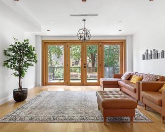 Crown Terrace by Rove | Duplex w/Outdoor Spaces - Brooklyn - Sala de estar
