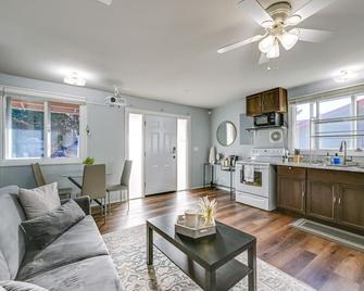Washington Vacation Rental Near Seattle and Tacoma - Des Moines - Living room