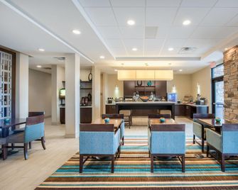 Hawthorn Suites by Wyndham Bridgeport/Clarksburg - Bridgeport - Lobby