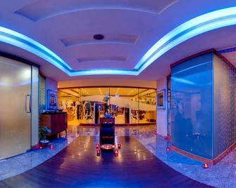 Radisson Blu MBD Hotel Noida - Noida - Lobby