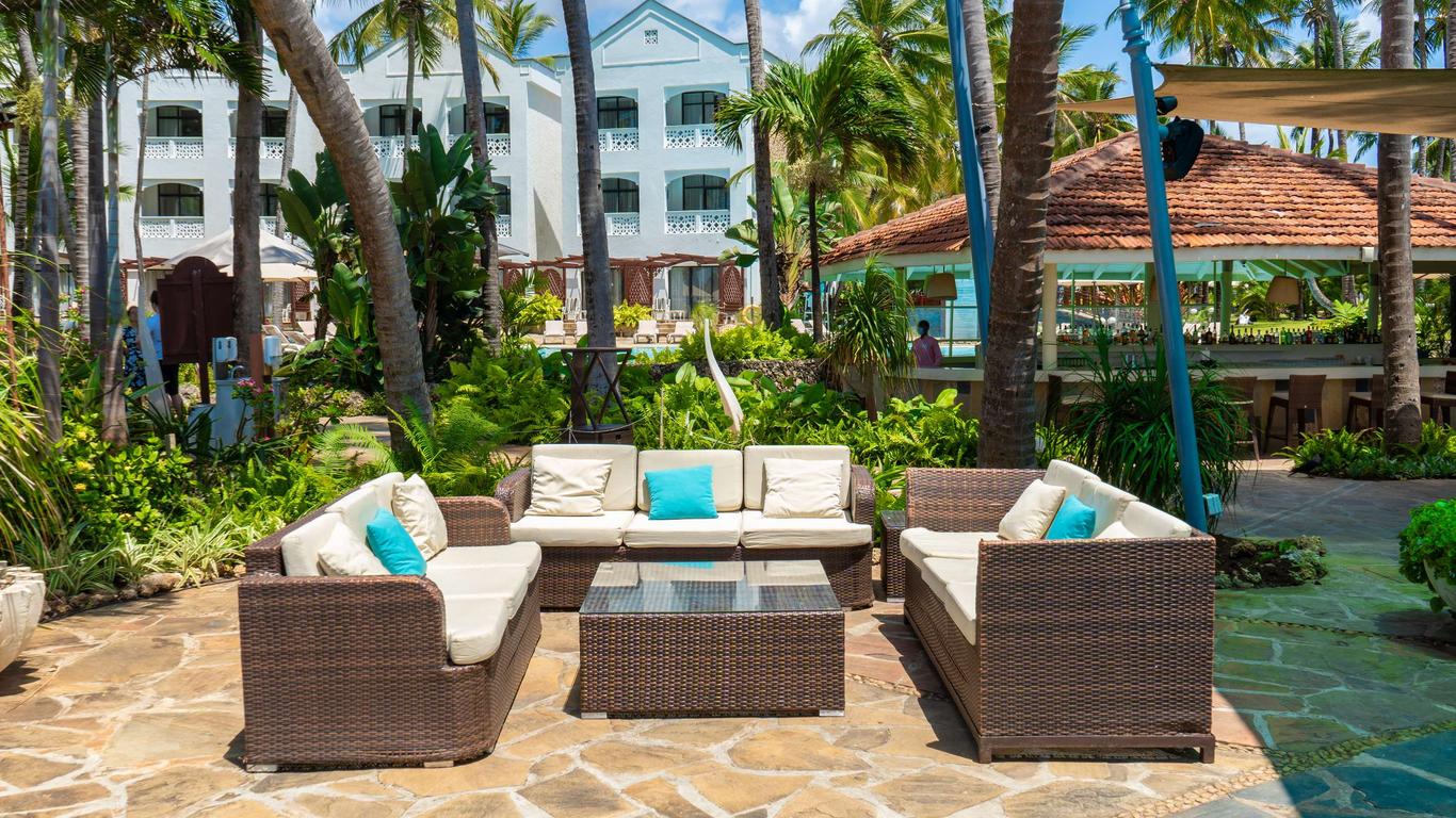 منتجع وسبا ساروفا وايتساندس