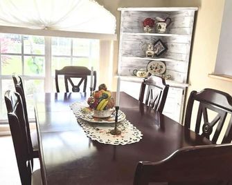 Peaceful Lakeside Retreat - Winter Haven - Dining room