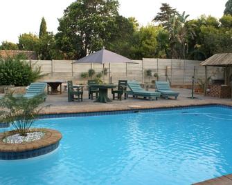 Airport Inn Bed And Breakfast - Kempton Park - Piscina