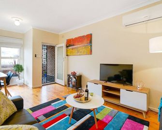 Sea By Your Side - Perfect Esplanade Living - Glenelg North - Living room