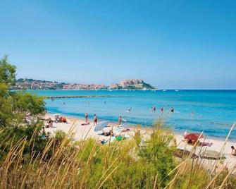 Feriendorf Zum Stoerrischen Esel - Calvi - Plage