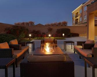Courtyard Chesapeake Greenbrier - Chesapeake - Patio