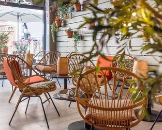 سنترال هوتل - أفينيون - شرفة مرصوفة