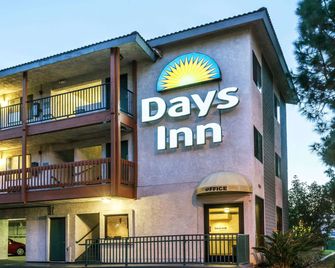 Days Inn by Wyndham Anaheim West - Άναχαϊμ - Κτίριο