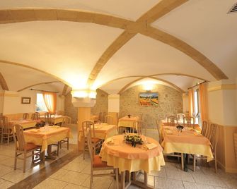 Logis Hôtel Le Moulin Des Gardelles - Riom - Restaurant