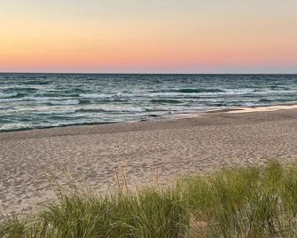 Indiana Dunes 2-Bedroom Beach Rental - Porter - Beach