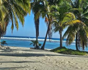 Charming 1-bedroom condo in superb Cayman Brac with pool - Cayman Brac - Playa