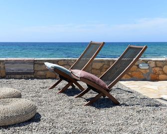 Seafront peaceful holiday apartments near Gialova & Pylos - Marathopolis - Playa