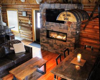 Beautiful Log Cabin Retreat Outdoor Activities Snowmobile Hike Atv - Shingleton - Living room