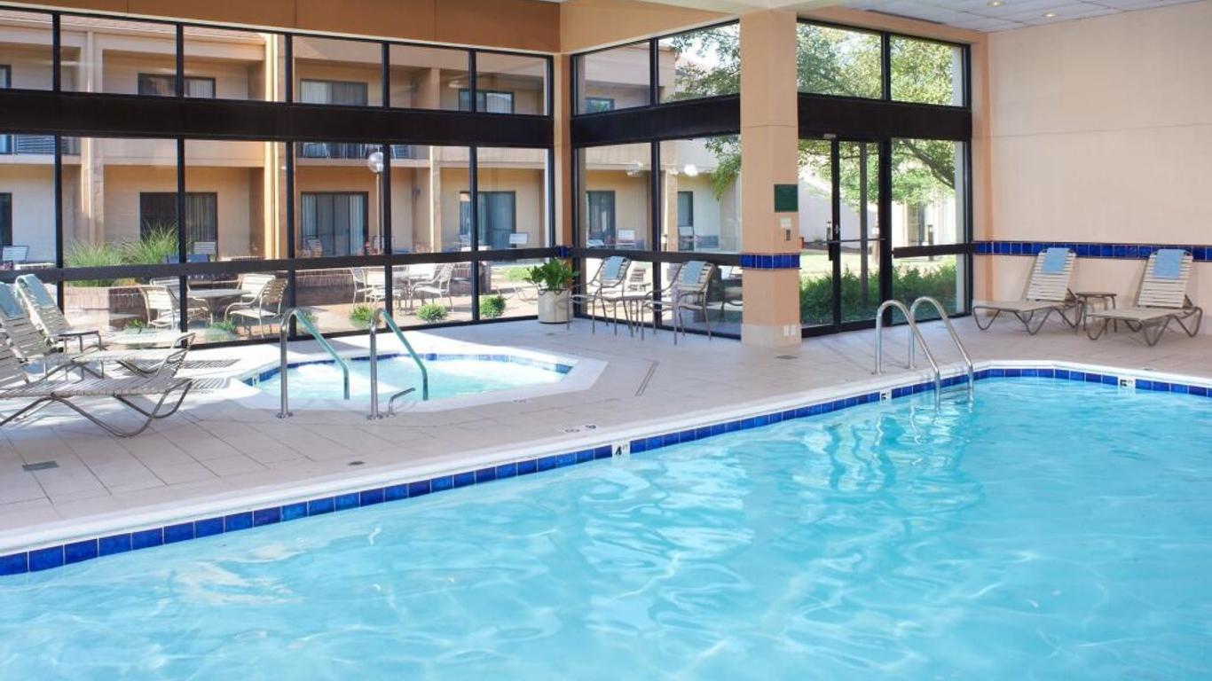 Courtyard by Marriott St. Louis Creve Coeur