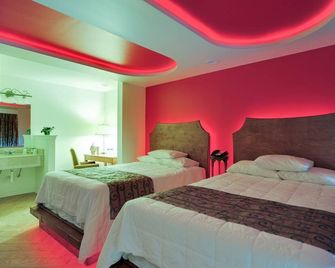 Romantic Inn & Suites - Dallas