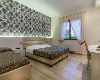 Hotel Tre Torri - Medolla - Camera da letto