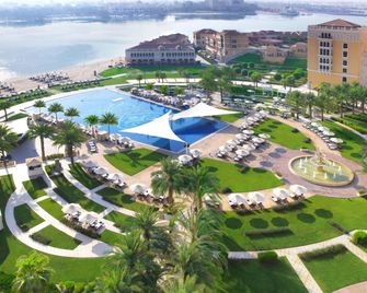 فندق ريتز كارلتون أبوظبي غراند كنال - أبو ظبي - حوض السباحة