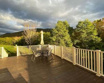 Lodge Hotel H1 · Cozy Hotel room w/pool & gorgeous view of Loon Mtn - Lincoln - Balcony