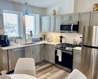Modern Fully Renovated Loft in Downtown Trenton - Trenton - Cocina