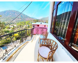 Goroomgo Sapphire Near Kainchi Dham Bhimtal - Bhimtal - Balcón