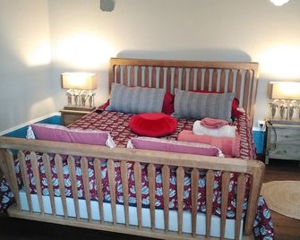 Large 3-star Burgundy house near Auxerre. br - Villefargeau - Slaapkamer