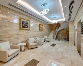 Center Hotel Sharjah - Sharjah - Lobby