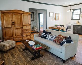 Boutique Guest Stay in Downtown Clarksville - Clarksville - Sala de estar