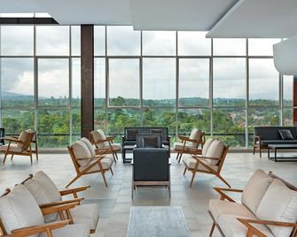 Hotel Santika Bukittinggi - Bukittinggi - Lounge
