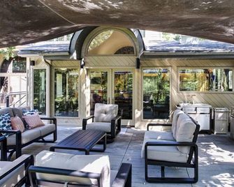 Skyline Villa Indoor Pool Hot Tub - Elkhorn - Patio