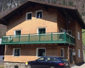 Alpin Chalet Kern - Klösterle - Building